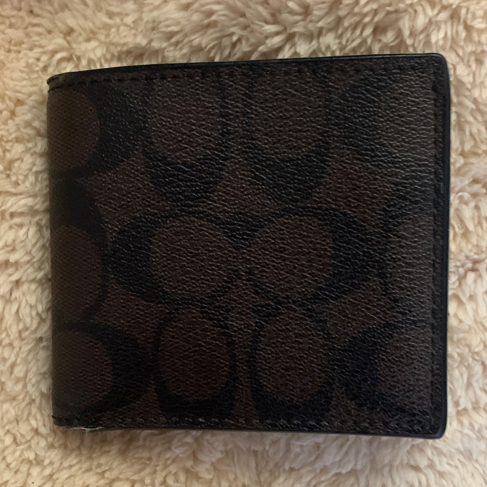 Elegant Coach Black and Brown Leather Men’s Wallet!